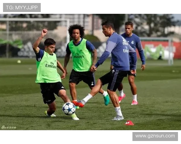 拜仁全员备战皇马赛前练球